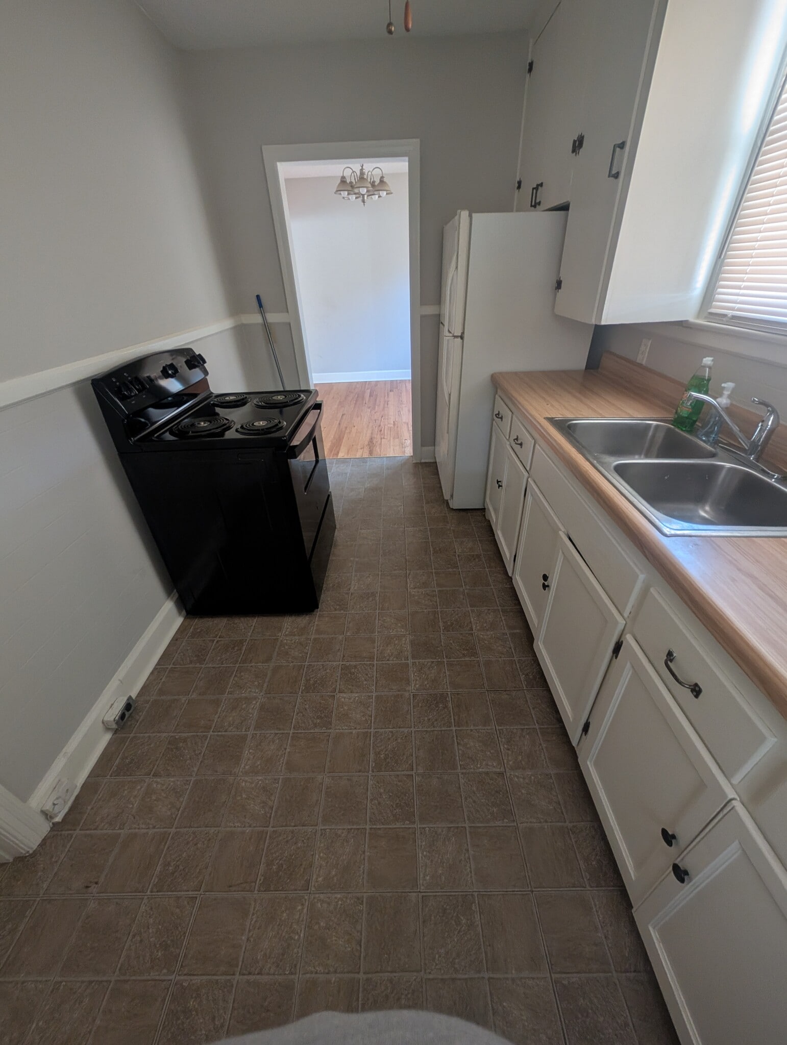 Kitchen - 1311 Haysboro Ave