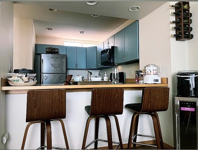 Building Photo - 2422 Yakima Ct