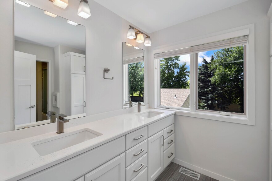 Building Photo - 154 W Beaton Dr