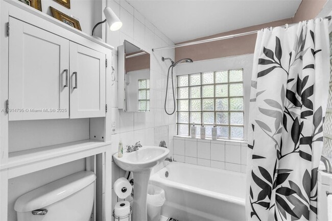 Building Photo - 314 NE 26th Terrace