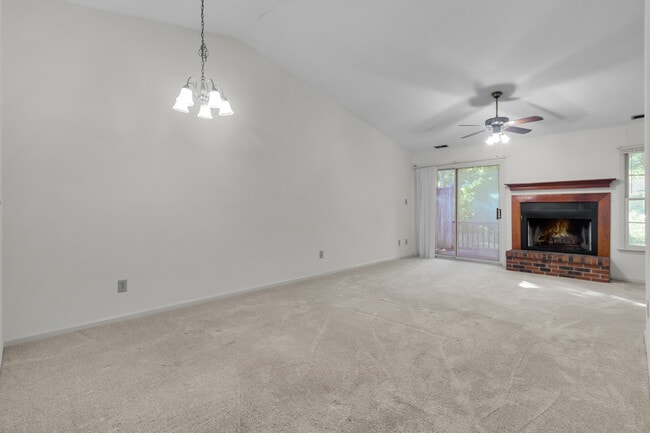 Building Photo - 1615 RaceTrack Rd