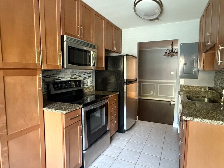 Kitchen - 1231 Gemini Dr