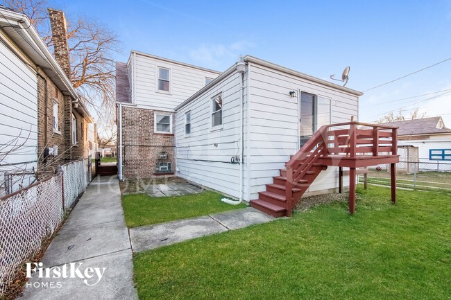 Building Photo - 19 E 140th Ct