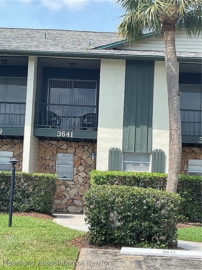 Building Photo - 3641 Edgewater Dr