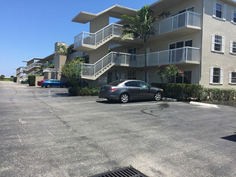 Building Photo - 2565 S Ocean Blvd