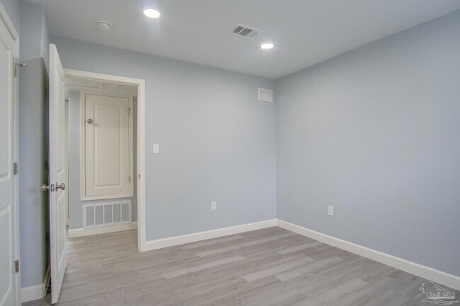 Building Photo - 114 Altamont Rd