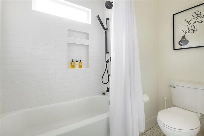 Building Photo - 1393 Glenwood Ave SE