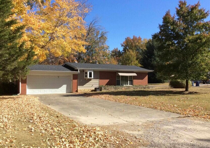 Primary Photo - 10 Homestead Dr