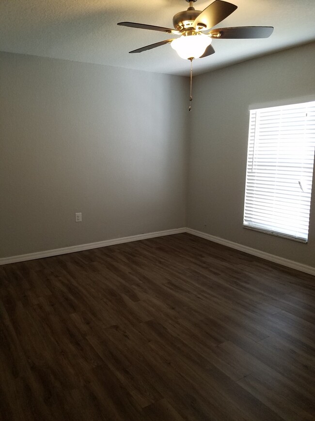 Building Photo - Fully Remodeled Condo.