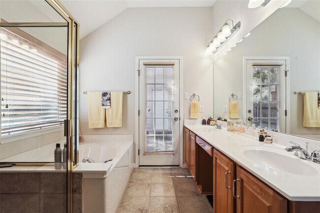 Building Photo - 3805 Pebble Ct