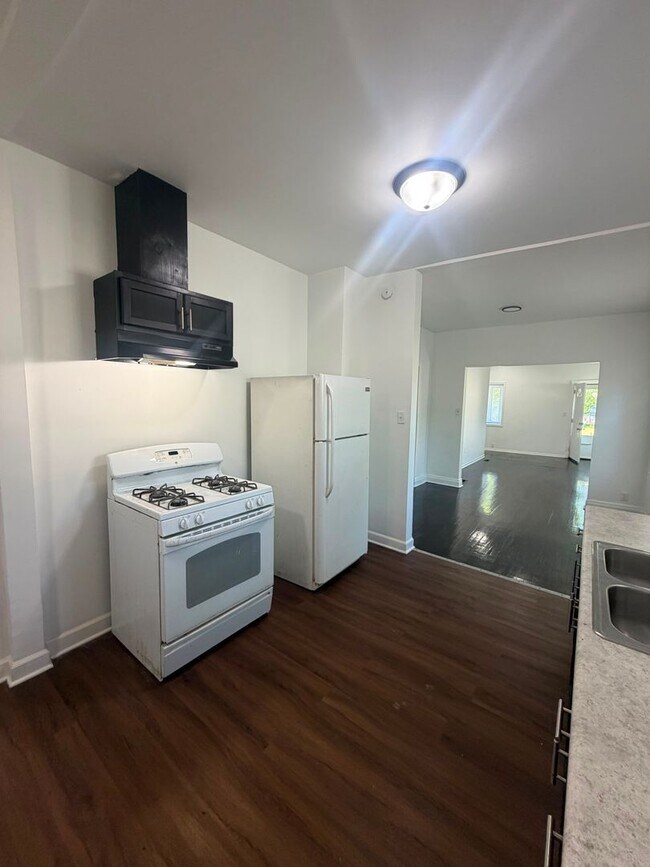 Building Photo - Newly Renovated 3 Bedroom • 1 Bathroom Home