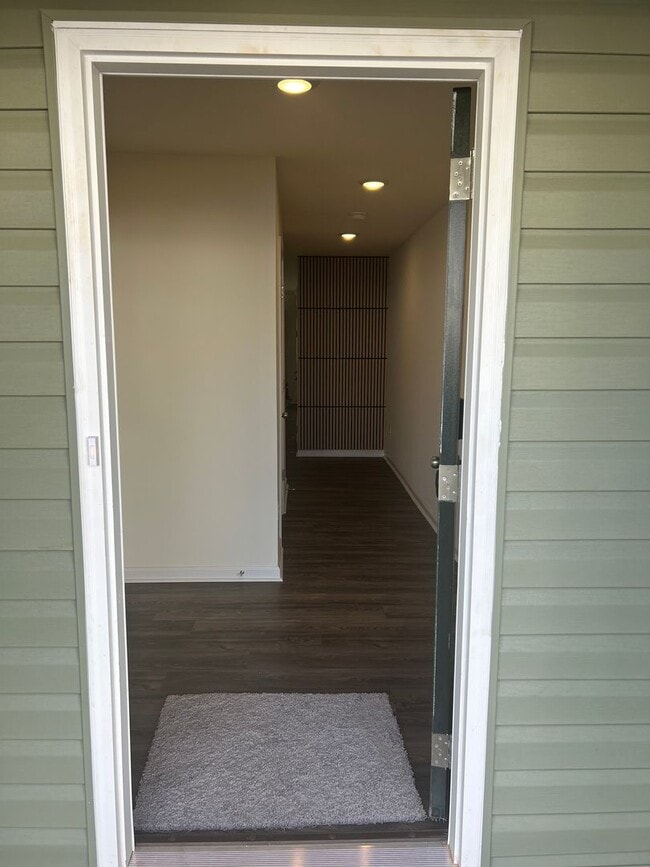 Building Photo - Brand new Townhome in Newton