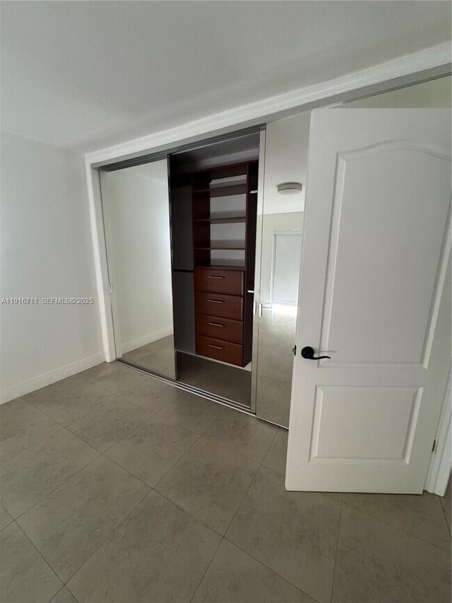 Building Photo - 5839 SW 74th Terrace