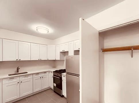 Building Photo - 141-04 Pershing Crescent