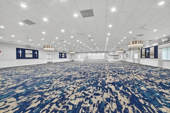 Building Photo - 7076 Huntington Ln