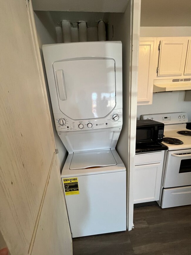 Building Photo - 1 Bedroom 1 Bathroom Condo unit Near Las V...