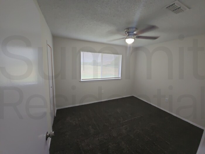 Building Photo - 201 Steller Ln
