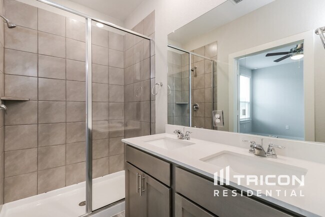 Building Photo - 628 Lindheimer Ln