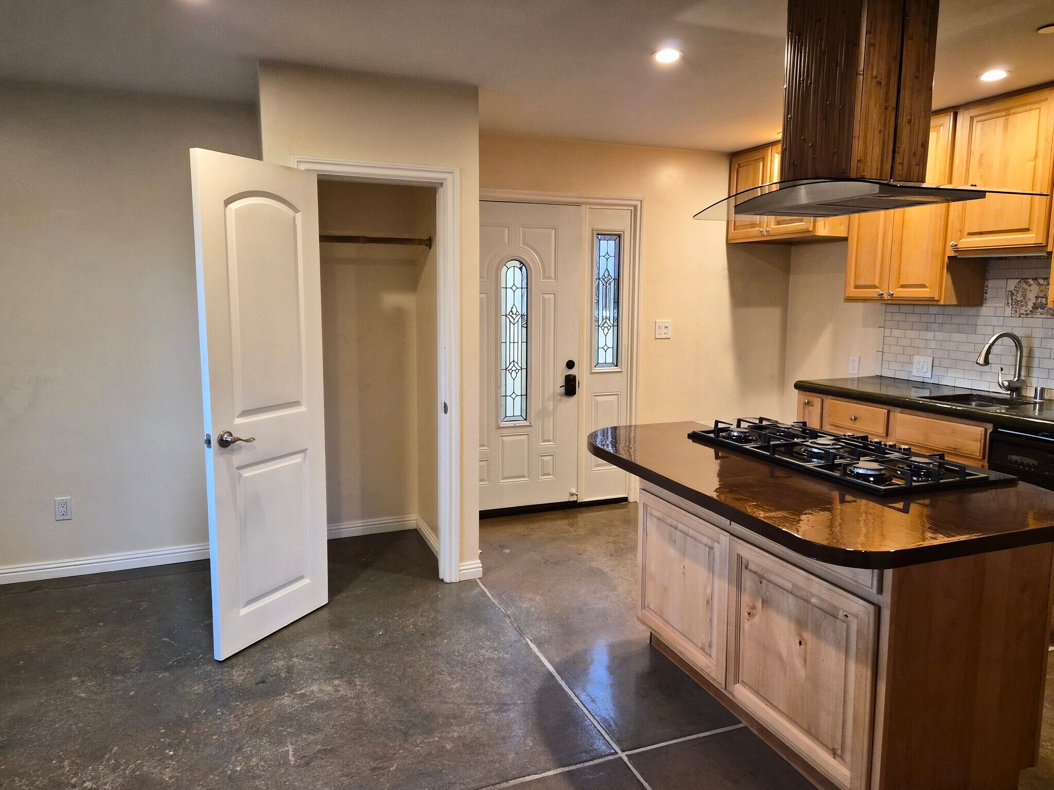 Building Photo - 3 Gonzales St