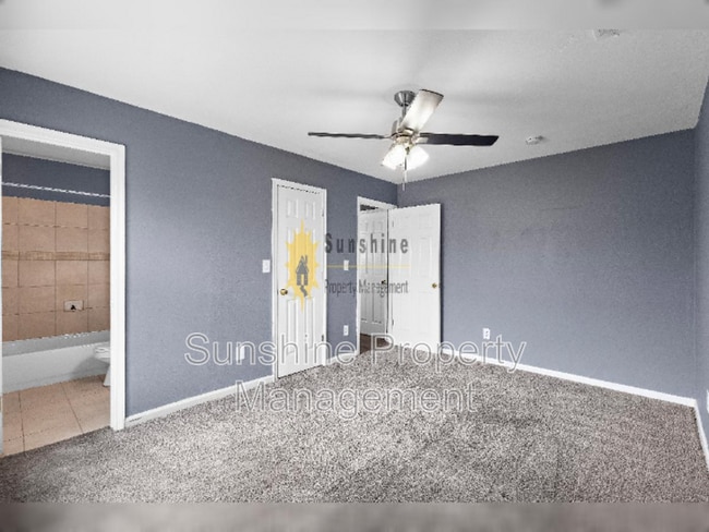 Building Photo - 3017 Camelot Blvd