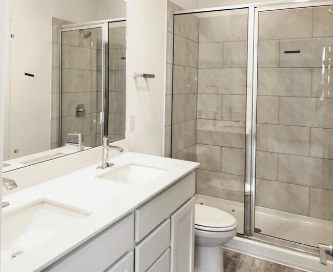 Building Photo - 2307 Langdale Ln