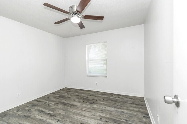 Building Photo - 2405 SE 46th Ct