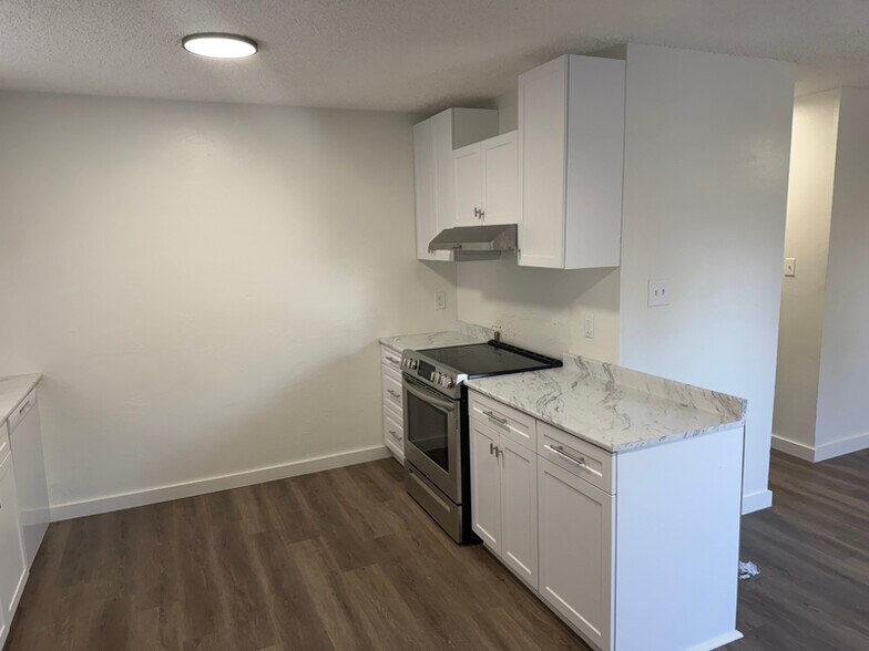 Building Photo - 4254 Southpark Dr