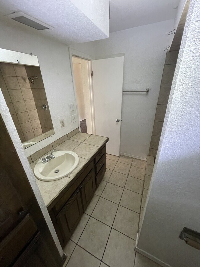 Building Photo - 6901 Lyrewood Ln
