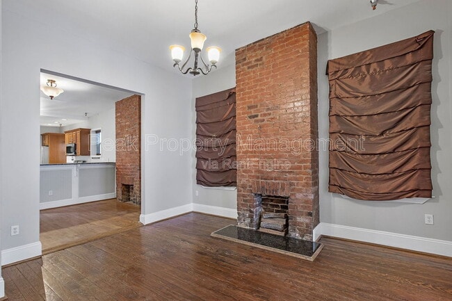 Building Photo - 2122 E Marshall St