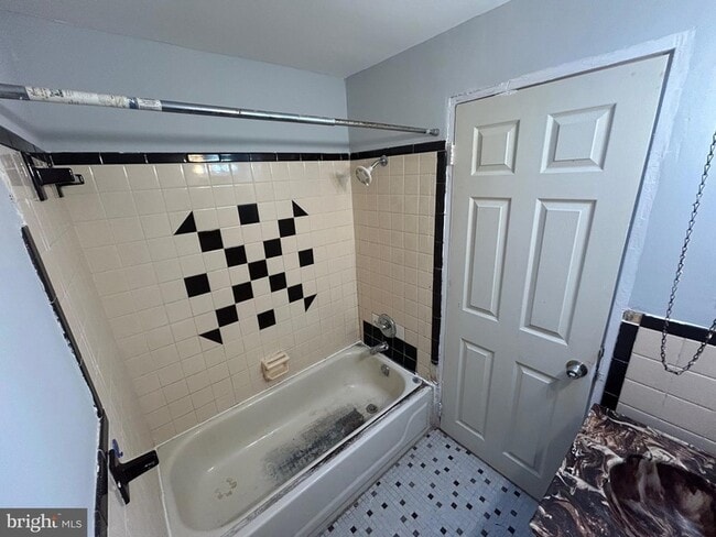 Building Photo - 2113 Church Ln