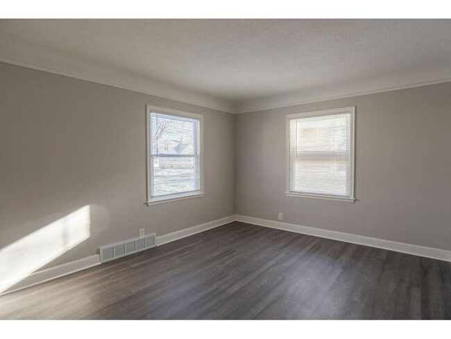 Building Photo - 5247 Dupont Ave N