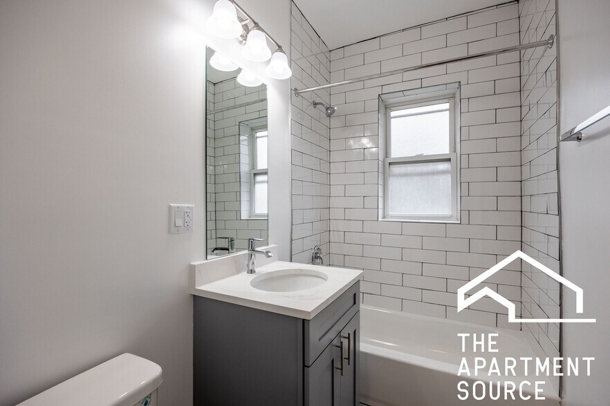 Building Photo - 1153 W Lunt Ave