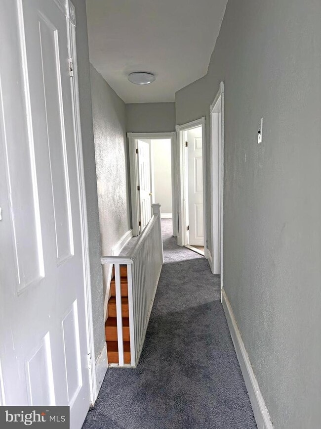 Building Photo - 1528 S Hollywood St