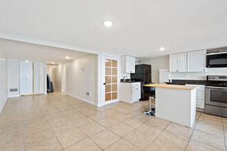 Building Photo - 4703 Beach Dr SW