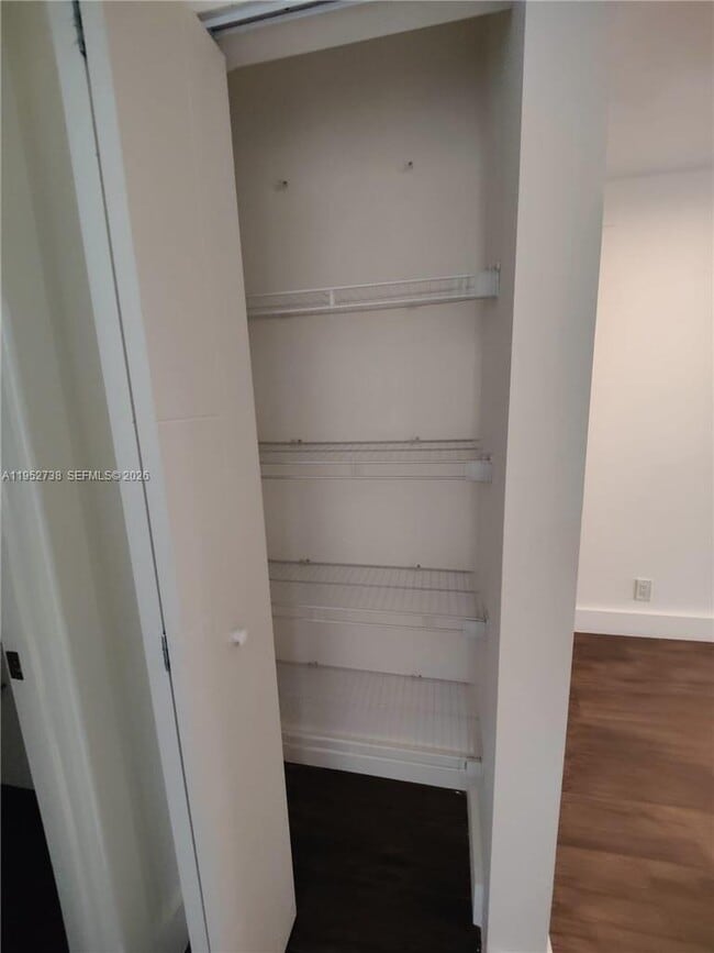 Building Photo - 5201 SW 31st Ave