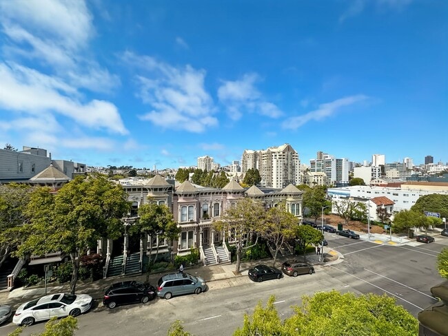 Building Photo - Top-Floor, Remodeled 5BR/2.5BA Victorian Flat, Pet Friendly, Steps from Alamo Square
