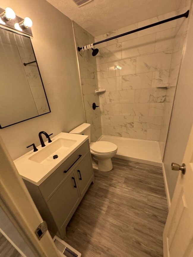 Building Photo - Charming 2-Bedroom Property (Water, Trash and Recycling and Sewer taken care by HOA)