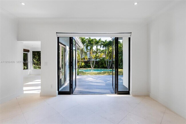 Building Photo - 2489 Meridian Ave