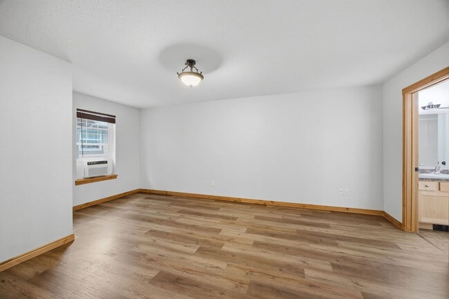 Building Photo - *PET FRIENDLY* 2 Bed 2 Bath Condo