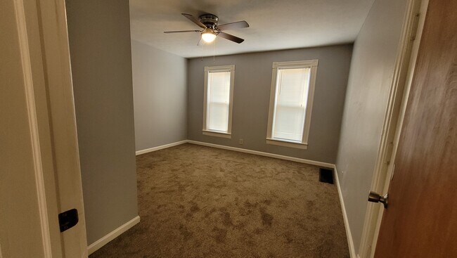 Building Photo - 351 Short St