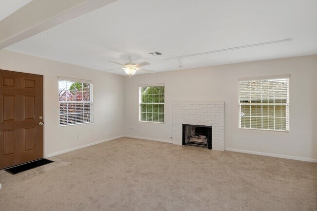 Building Photo - Single Level Family House