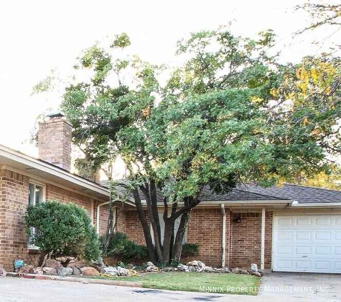 Building Photo - 7908 Aberdeen Ave