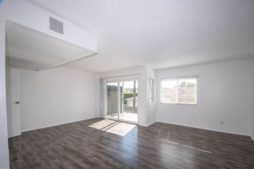 Building Photo - 13800 Sherman Way