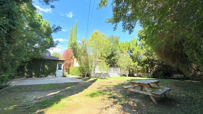 Building Photo - Spacious 4-Bedroom + Bonus Room Home with ...