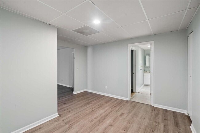 Building Photo - 30 S Battery Pl