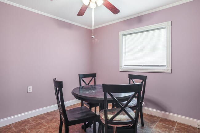 Building Photo - 3bd 2.5ba HOME FOR RENT! With Bonus Space!