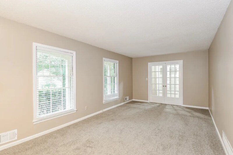 Building Photo - 2905 Piedmont Dr