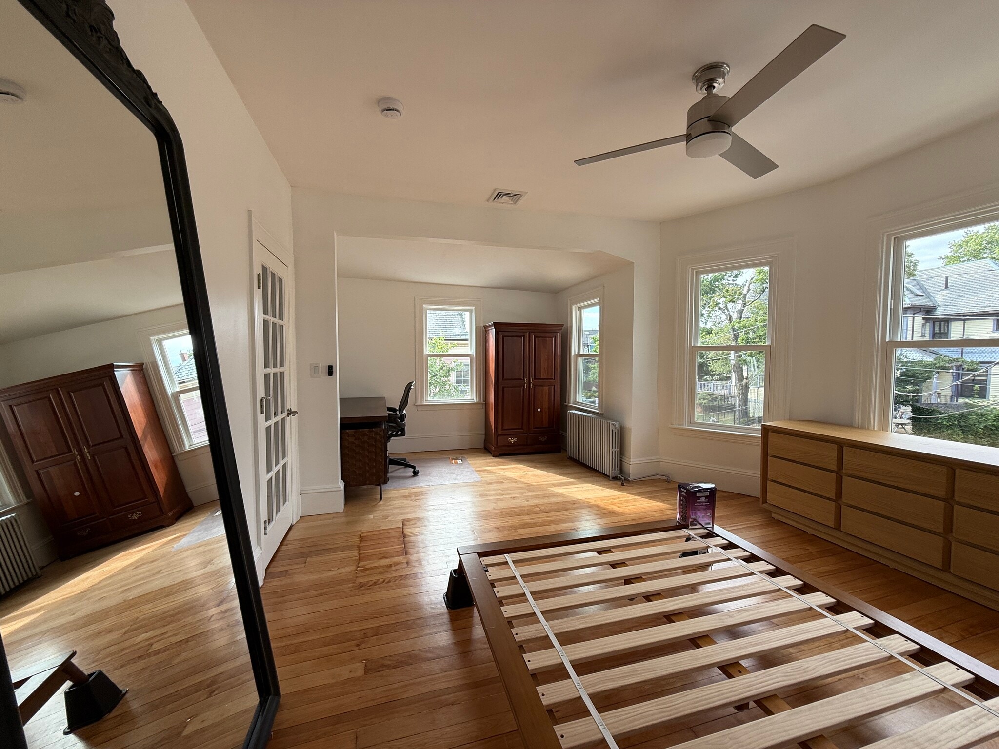 Building Photo - 96 Munroe St