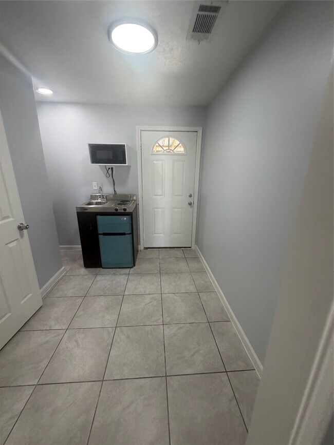 Building Photo - 5047 Nassau Rd