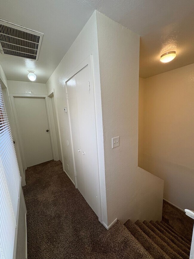 Building Photo - 3 Bedroom Home located in Westgate Neighbo...